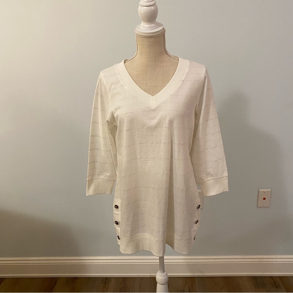 Christopher and Banks cream colored T-shirt M